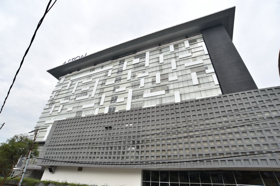 Aston Hotel 02